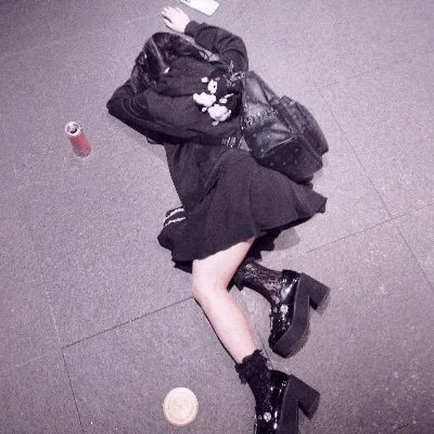 jiraipantsu's profile picture. 『JP』❤︎

〜‼️私は地雷女です‼️〜
うふふ。。ψ(｀∇´)ψ
ファッション、アート、その他いろいろ投稿します。。
リポストも沢山します(｀・∀・´)
よろしくお願いします!!〜
(*´ω`*)