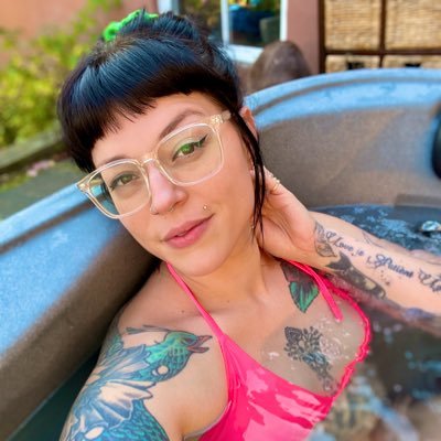 Mommy_vader's profile picture. i yap a lot • 1995 • twitch streamer • audhd • infj-t • mother + wife • nsfw • tats • LoZ • LOTR • WEED + JAVA • use epic code MOMMY_VADER