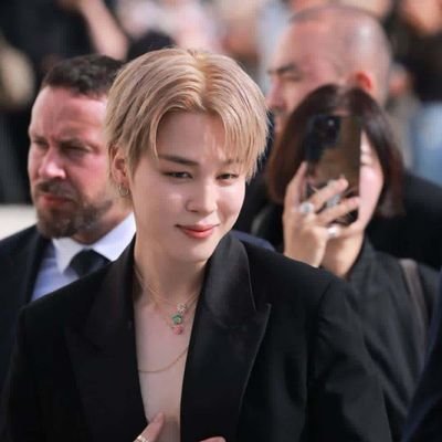 ParkNargis13's profile picture. A slap to a fan who loves Jimin and his six friends 🫂🦋
#jimin #bts