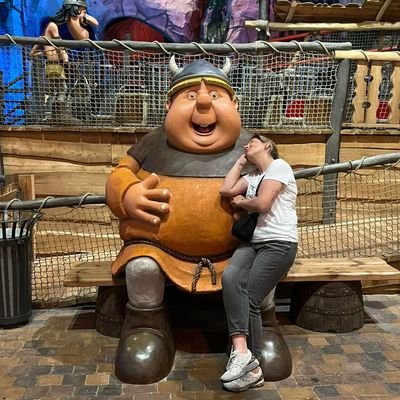 fruitpipcindy's profile picture. Die ene met die kater en een blote poes.
Heeft Gen X superpowers, niet gewoon irritant maar klinisch onderbouwd irritant.