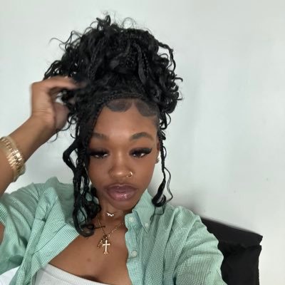 genevievesadae's profile picture. for giggles & shi | ig: genevievesadae