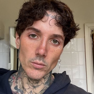 syngaytes_'s profile picture. just a girl who loves metalcore #BMTH and pigeons | #Childfree anti natalist | 26 ♀  🌱 🤘🏻 🍁💨 ╏#Introvert | BE KIND TO ANIMALS 🐦