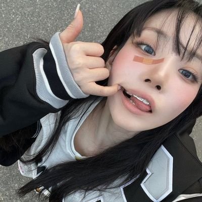 73blooms's profile picture. 21 • 🧡🤍🩷 • 🏳️‍⚧️ • selective priv: @ivoryshades