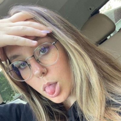 ChillaryClint12's profile picture. 22M