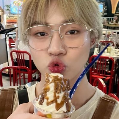 miudeok's profile picture. if you’re the wave, i'm the wind holding you close