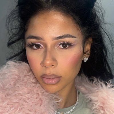 groovydes's profile picture. daddy’s baby.