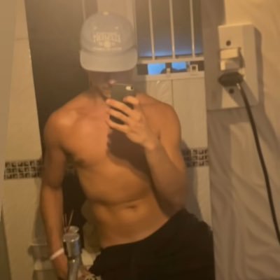 gustvofontes's profile picture. Am I The Drama? 🦉