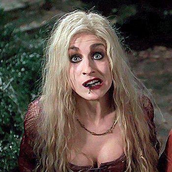 OfWitchesSarah's profile picture. 