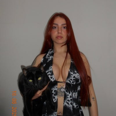 Iaurapsiu's profile picture. repudiando e amando mil vezes as mesmas coisas
