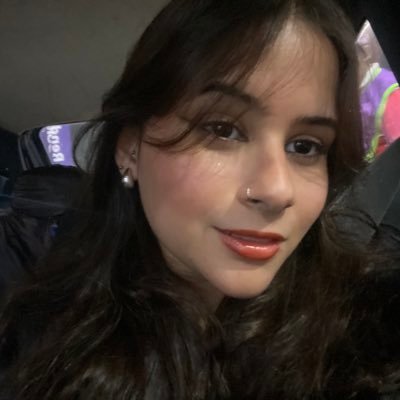 mariacunha87_'s profile picture. morte a burguesia e viva a revolução, mas a propriedade privada do meu coração é dela.