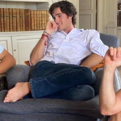 queeernipple's profile picture. gay lil bih