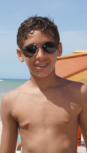 UM GAROTO DE 14 ANOS QUE ESTUDA O 1ºANO DO ENSINO MEDIO E QUE GOSTA MUITO DO FLAMENGO!!!!XD