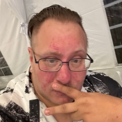 musiclover_c's profile picture. Funny Weird Staying Positive ❤️🎸🎼🎧🎤