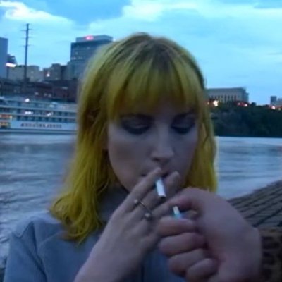 snpxtella's profile picture. “I wanna be defined by the things that I love”