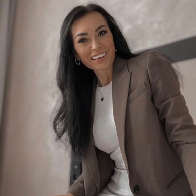 Sarah_Hickey01's profile picture. #MAGA #REPUBLICAN #CONSERVATIVE #BUSINESS TRAVELED 🇵🇱🇭🇺🇹🇷🇮🇹🇪🇸🇩🇴🇸🇰🇩🇪🇬🇷🇦🇹🇰🇭🇪🇬🇨🇺🇸🇮 SINGLE not DESPERATE. Main account @Sarah_Hickey__