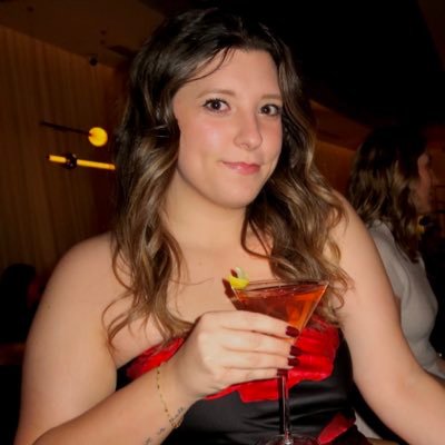 perfectlyfine89's profile picture. saw the gold rep bodysuit’s debut and retirement (will travel at a moment’s notice if asked 👀 @ TS)