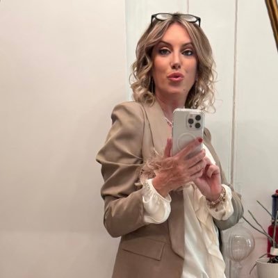 monica_zuccolo's profile picture. Solo l’amore vero può 💖