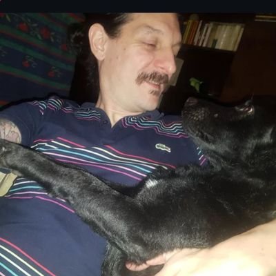 Arielo_76's profile picture. El constante inconstante.
Comunicación, Letras, músico. Todo ex... hasta que deje de serlo. 
Cuando dejé de tuitear el tweetdeck era una novedad