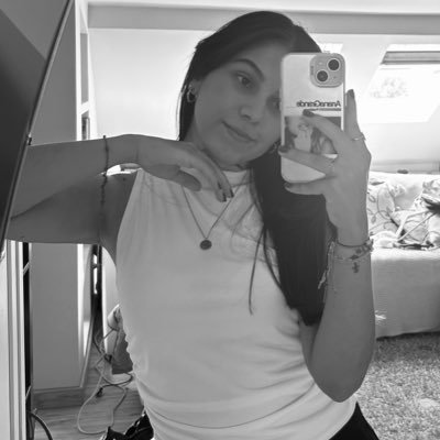 mariana_f20's profile picture. eternal sunshine ☀️