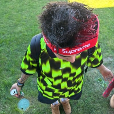 palms_itching's profile picture. the roach is never dead