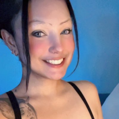 darksoulbrunett's profile picture. 26.