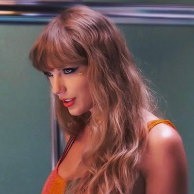 leosxversion's profile picture. 𝔦𝔱'𝔰 𝔩𝔦𝔨𝔢 𝔶𝔬𝔲𝔯 𝔢𝔶𝔢𝔰 𝔞𝔯𝔢 𝔩𝔦𝔮𝔲𝔬𝔯, 𝔦𝔱'𝔰 𝔩𝔦𝔨𝔢 𝔶𝔬𝔲𝔯 𝔟𝔬𝔡𝔶 𝔦𝔰 𝔤𝔬𝔩𝔡.