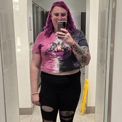 TweetsOfHannah's profile picture. heart attack in pink hair dye

priv: @whisperofhannah

🏳️‍⚧️🏳️‍🌈🍉