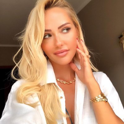 _AyooMindless's profile picture. Lover of small animals🥰

Positive vibes only✌️

Forever young at heart💗

Spreading love and positivity💌

Blossoming into my best self🌸