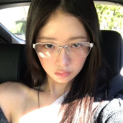kimheejuz's profile picture. high on the taejuz pill