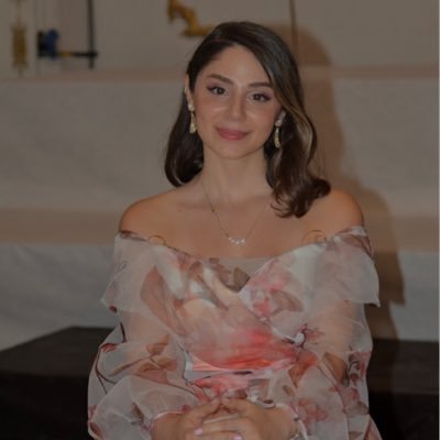 Zehrasevde_'s profile picture. full time opera