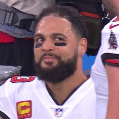 Grizzlowe's profile picture. Bucs Fan, Go Gators, The Weeknd 🐐 Drew McIntyre 🐐