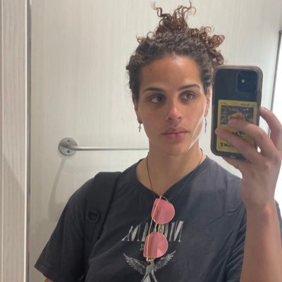 eauts's profile picture. 🌈 dutchy dyke 🤙🏽 • she/they • 26 • gym & ball • here to shitpost and yap