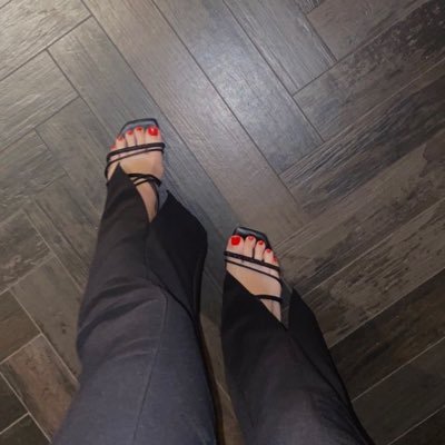 shggiLL's profile picture. سيّدة .. باطن رجلها مقدّس عند الذكور # ارد على #اشتراك مامي .. مو دفيع لا اشوفك يا جزمة