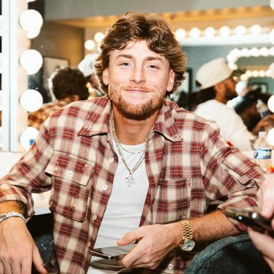 Bailey_zimmer_'s profile picture. only backup account of Bailey