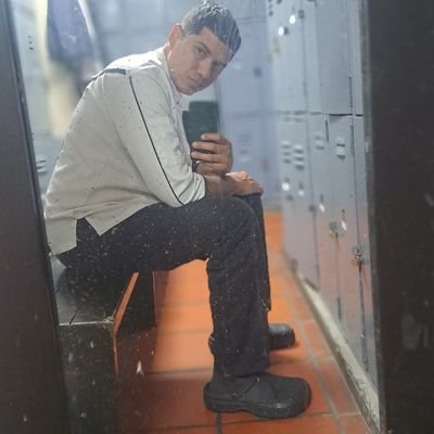 donplaa's profile picture. Soñador, hacedor y entusiasta. || Café y Libros. ☕️ 📚