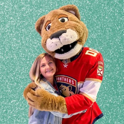 emilyyecc's profile picture. 29 • it's me high • ⑬ • enchanted • seafoam green is life • fins up • may the force be with you • dancin to dino wubz 🐝💙🫧🦜 #TimeToHunt 🏆🏆