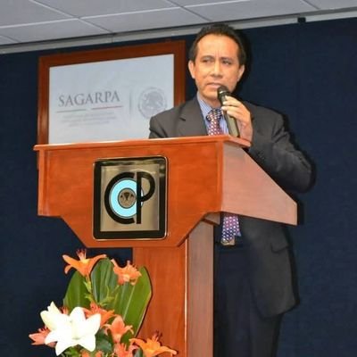 nanoprofe's profile picture. Premio Estatal de CyT.
Premio Nacional de Química 2022 (Educación) 
Investigador-Divulgador @UnaCiencia SNI III
Miembro SQM, RSC, ACS. Poeta Molecular. 
#goNano