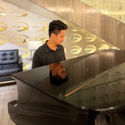 CaptainGrimmm's profile picture. | Nothing is Impossible with Papa God | Born and Raised in DUBAI 🇦🇪 |•GAMER•| |•Gadget Lover•| 📱💻 |