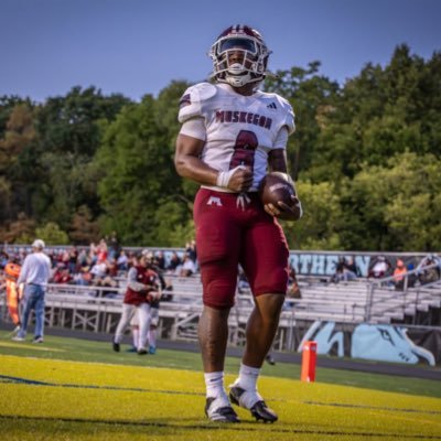 Showtimemiere's profile picture. Amosc:ctb_miere MHS 26’|HT:5’9|WT:171|🏈🏀🏃‍♂️|4.0 GPA|🏈:RB/SB/LB|🏀:PG/SG|God First✝️ 40 ⏱️4.49|📲2319038502