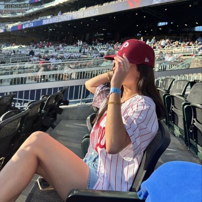 Eleanor60K7's profile picture. 