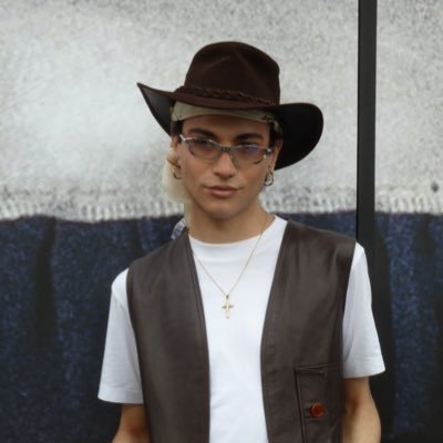 esczino's profile picture. glamazon bitch ready for the runway