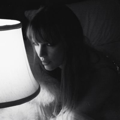 onlyangelsoff's profile picture. full of female rage | madrid n2 | ts hs sg zm lt ga or sc ldr pb ag nh cr mb be f+tm dl | music, rock, fashion, cinema & literature
