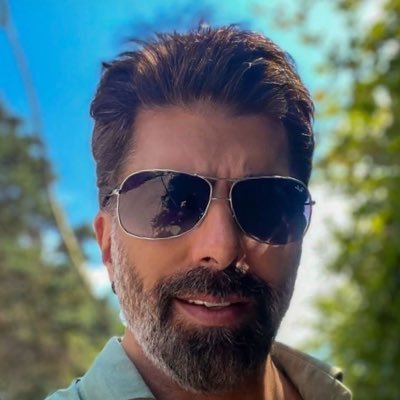 cenktorun00's profile picture. Mutluluğumu yaptığım işte buluyorum ve hayatım boyunca yaptığım şeyle insanları mutlu edebildiğim için minnettarım 😌❤️🌹