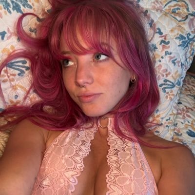 Sage_Sweeney_'s profile picture. ur mommy, ur future pink haired alt gf, 26 🌸🍒