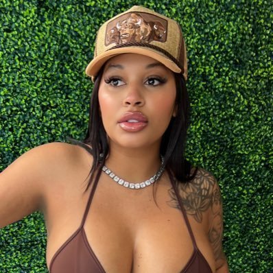 oliviamai77710's profile picture. Dream chaser 🌍 | Love, vibes & growth 💕, Open to real commitment with the right person.💙🥰💜❤️  Wallet: 33TohMSF5Wwjne7mjK88X29jhsEbp754q3