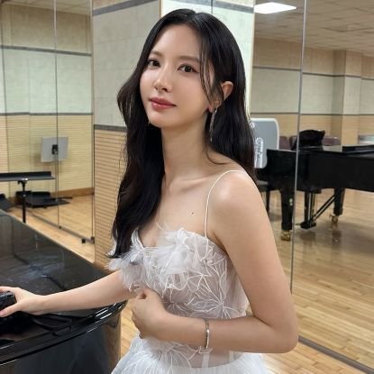 saturnlls's profile picture. A greater woman has faith, but even statues crumble if they're made to wait.