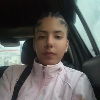 sarahtralha's profile picture. 