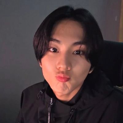 longhairYg's profile picture. 🍊