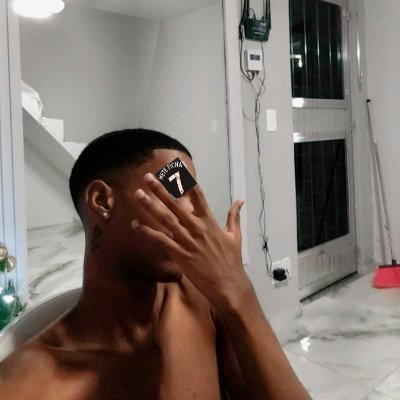 Bruniin7_'s profile picture. "É de mim que os homens fracos tem medo"