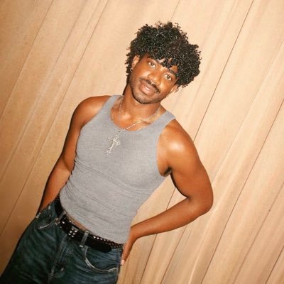 bronzeavery's profile picture. |⭑|⭑|⭑|